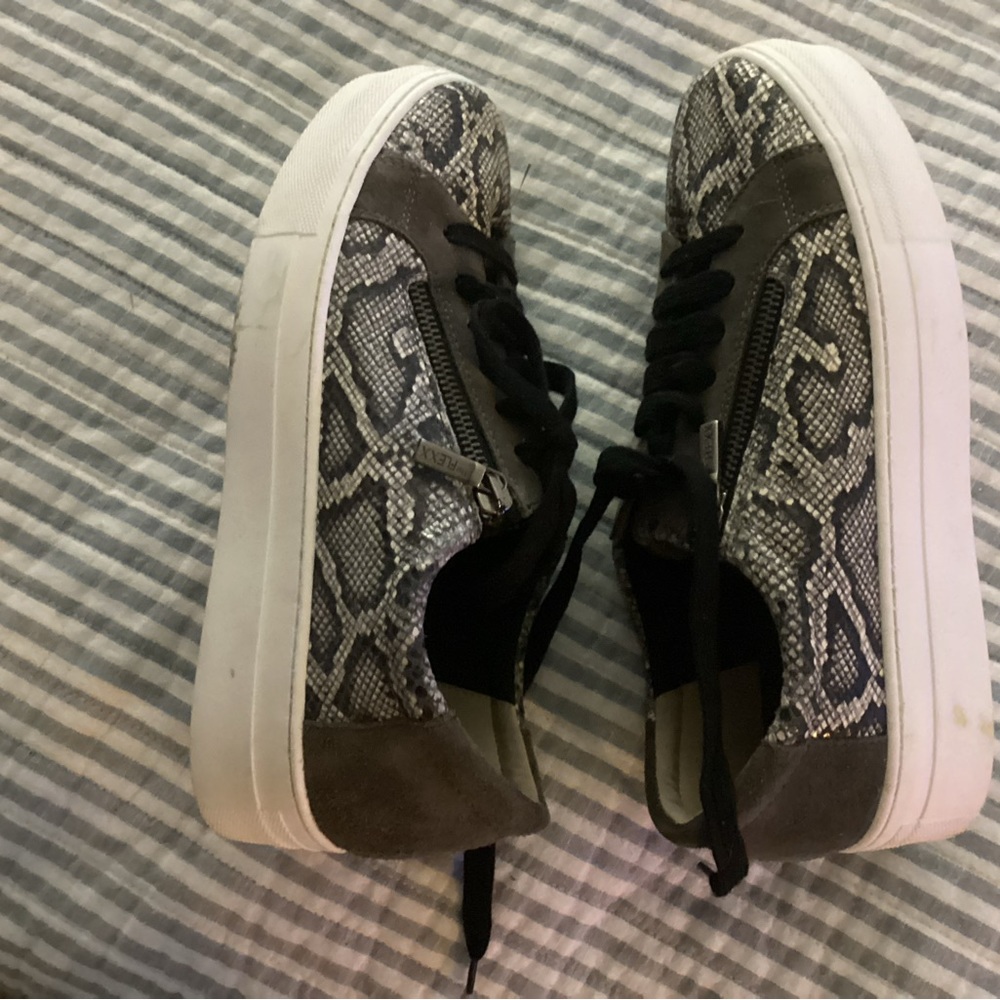 Flex brand new sneakers